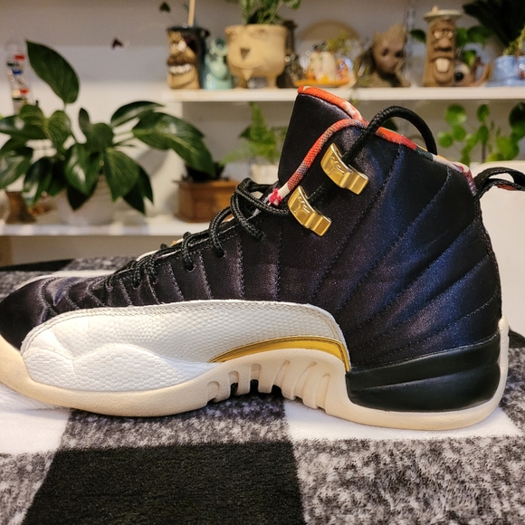 Jordan 12 Playoffs. Sneaker size women's 8.5 boys 7. - Picture 10 of 11